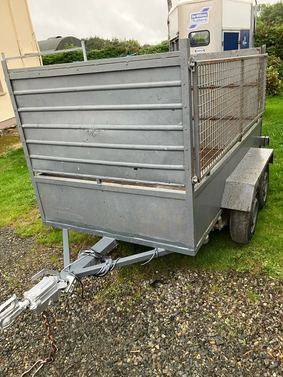 Trailer - Image 1