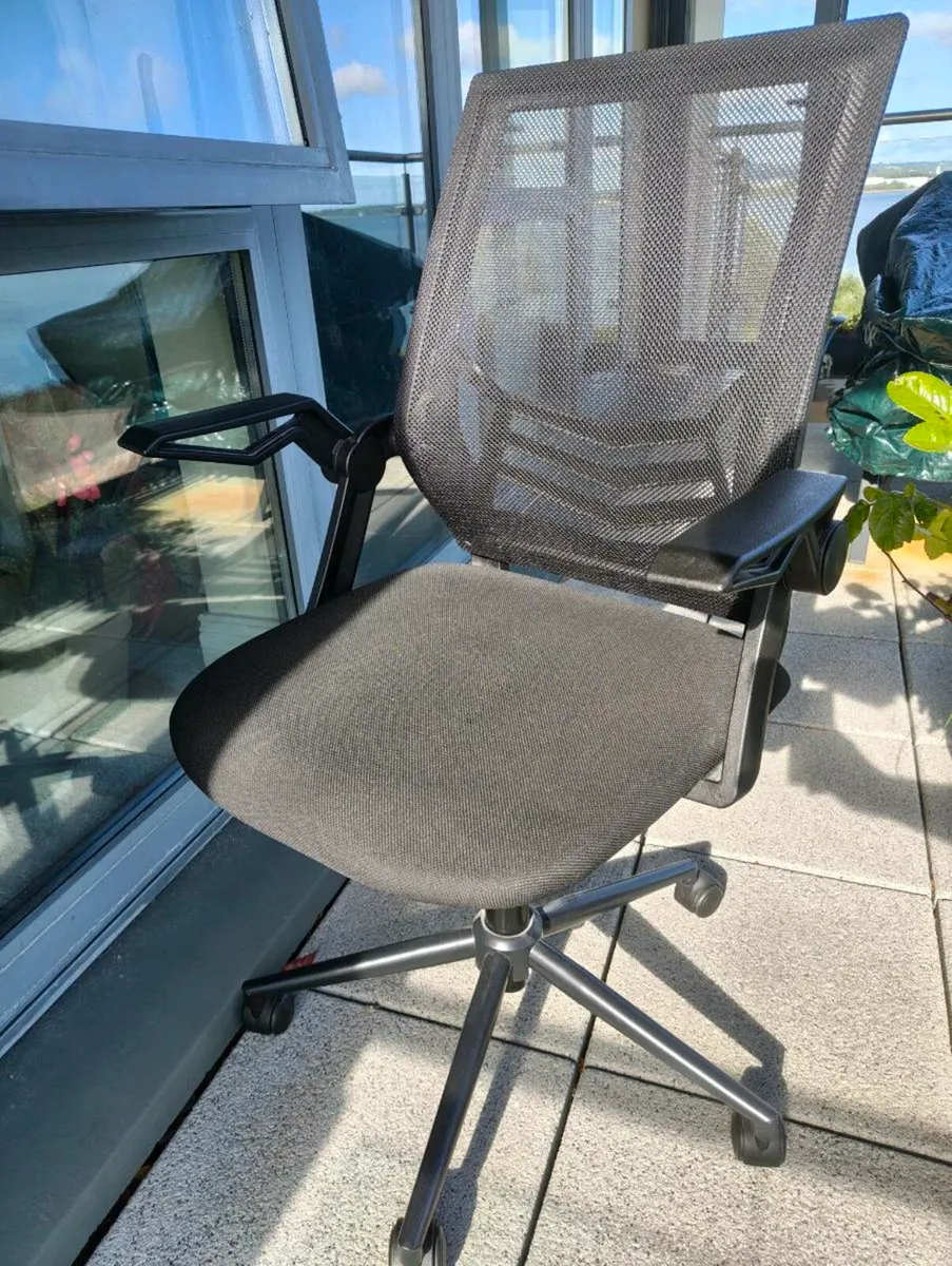 ASPERUP
Desk chair black mesh/black fabric - Image 1