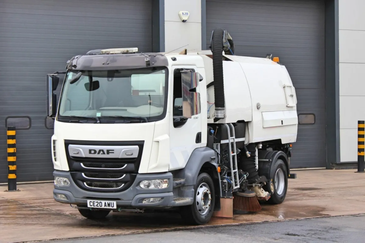 2020 DAF LF 230 4X2 SWEEPER - Image 3