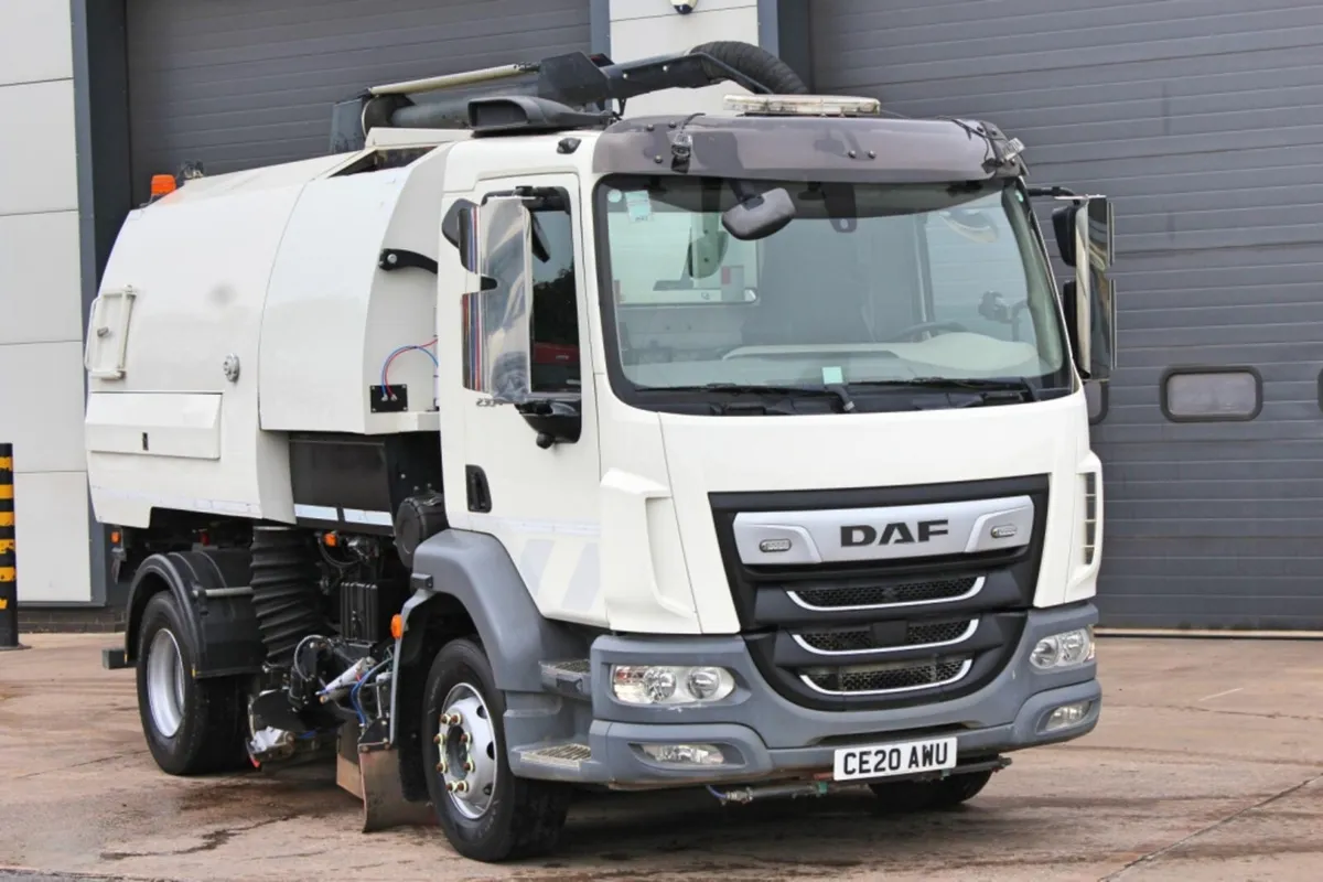 2020 DAF LF 230 4X2 SWEEPER - Image 1