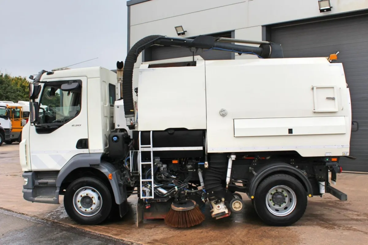 2020 DAF LF 230 4X2 SWEEPER - Image 4