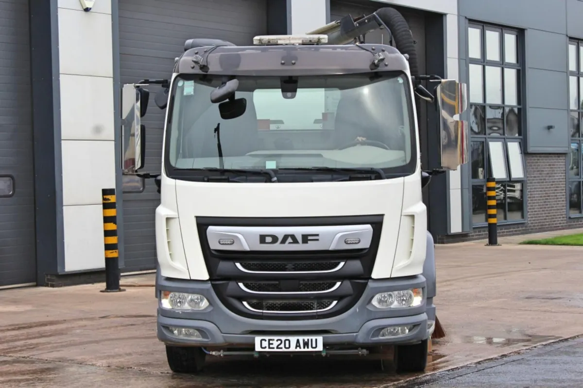2020 DAF LF 230 4X2 SWEEPER - Image 2