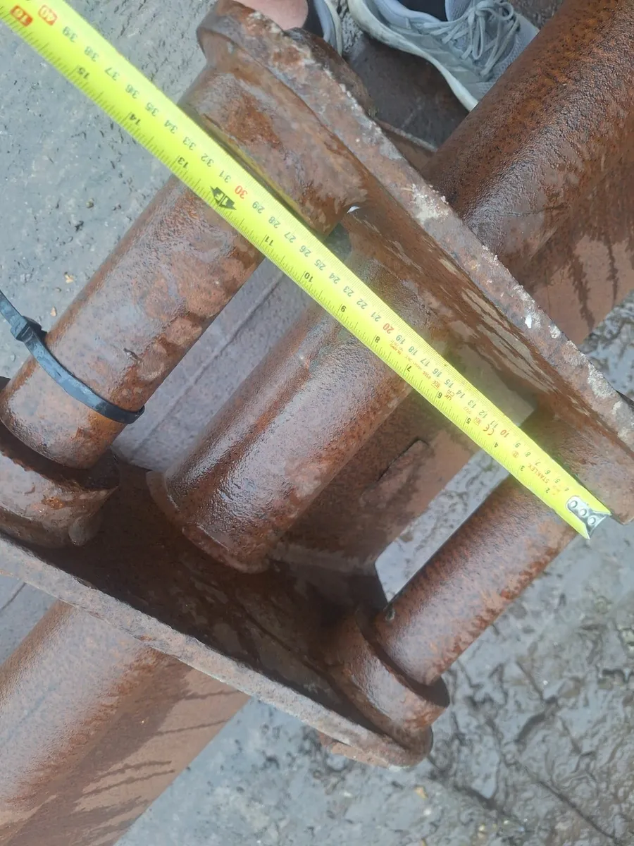 Grading bucket 60mm pins 10 ton - Image 3