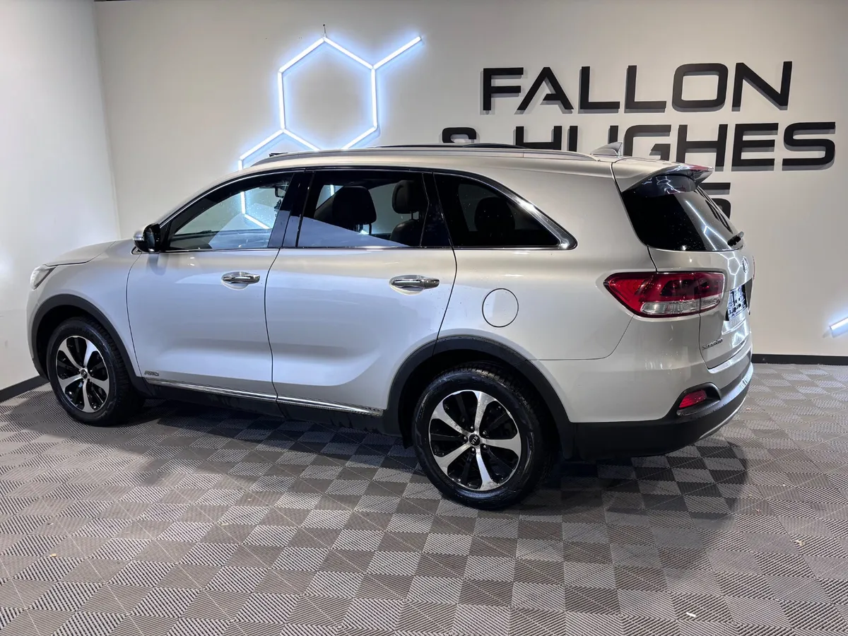 Kia Sorento 2016 PLATINUM AUTOMATIC 7 SEATER - Image 4