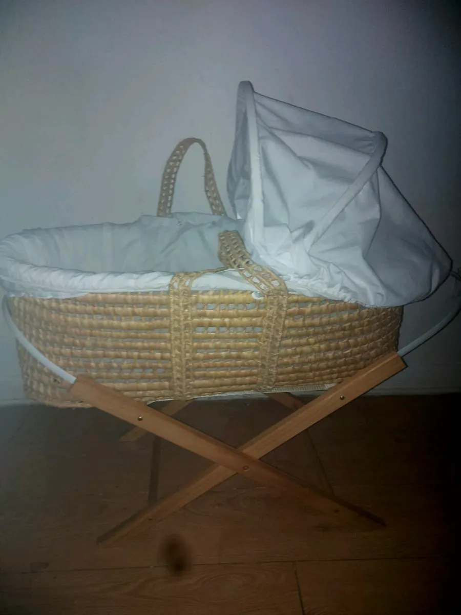 Moses basket like new - Image 3
