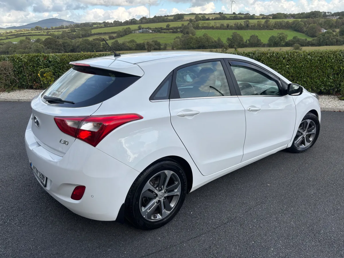 2016 Hyundai i30 1.6 Diesel Deluxe 5Dr 127KMS - Image 4
