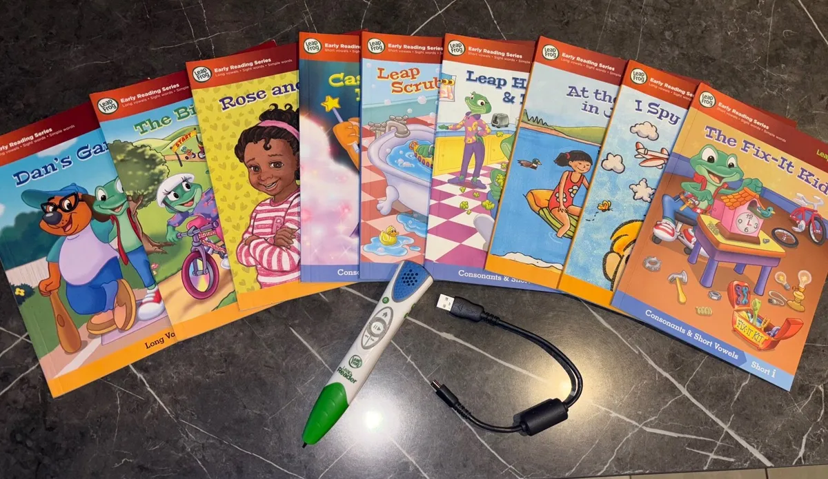 Leap Frog Reader and books - Image 1