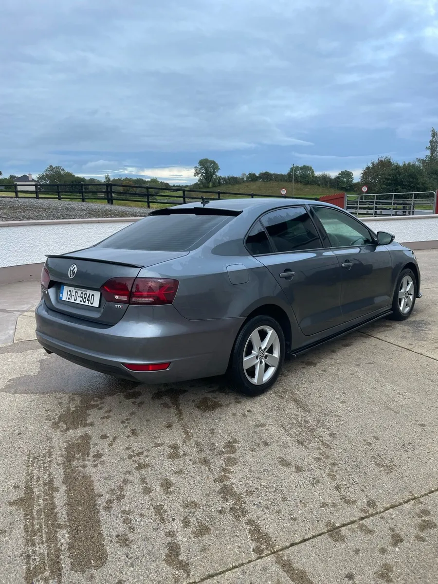 Volkswagen Jetta - Image 4