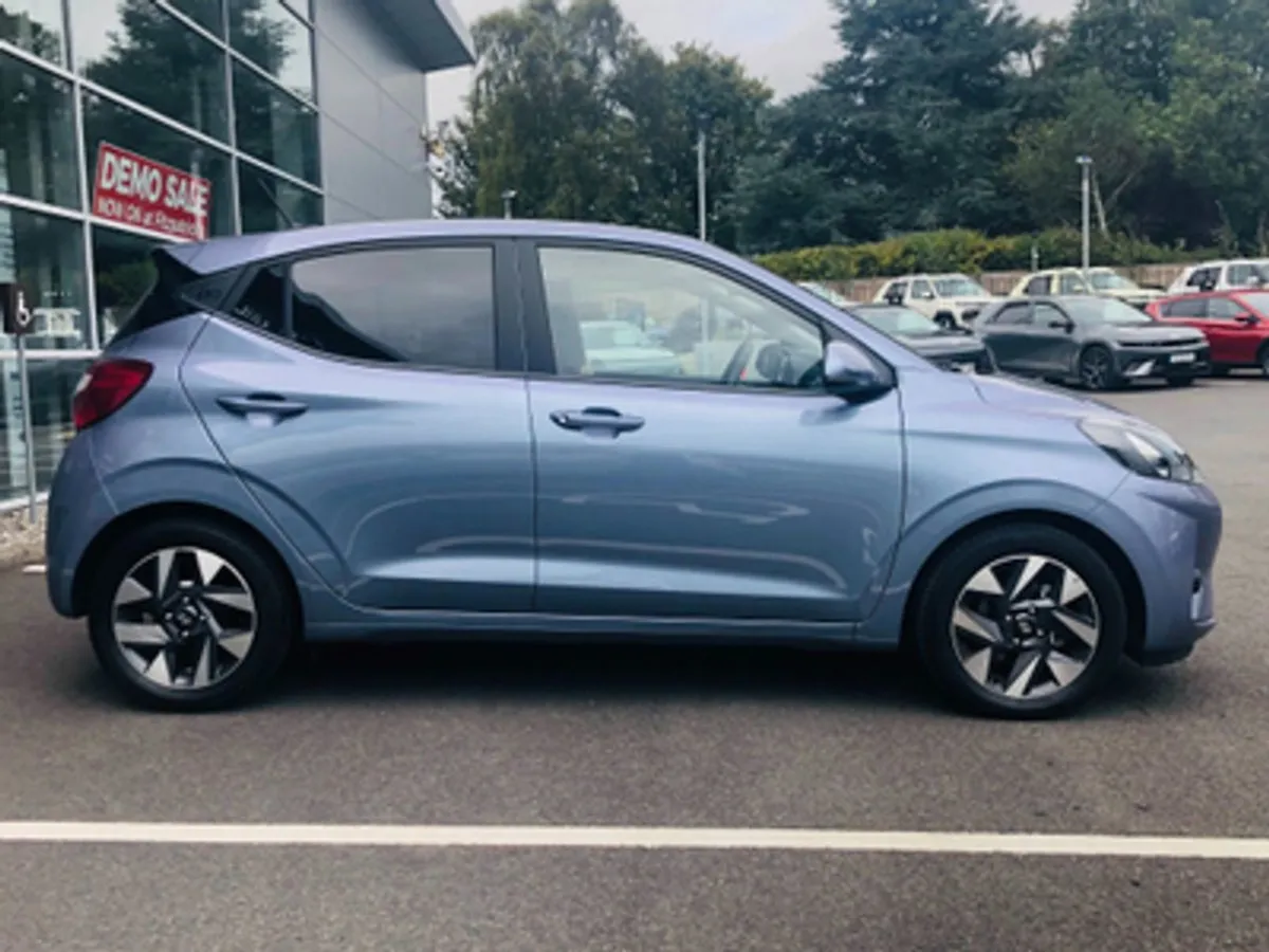 Hyundai i10 Deluxe Plus 1.0 Petrol - Image 3