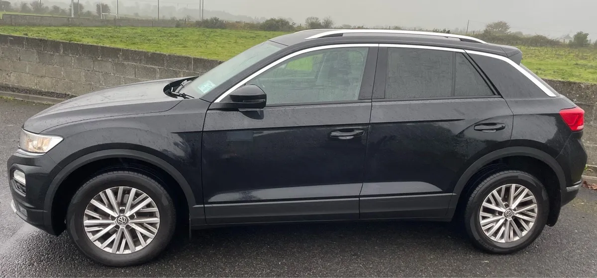 2021 Volkswagen T-Roc - Image 3