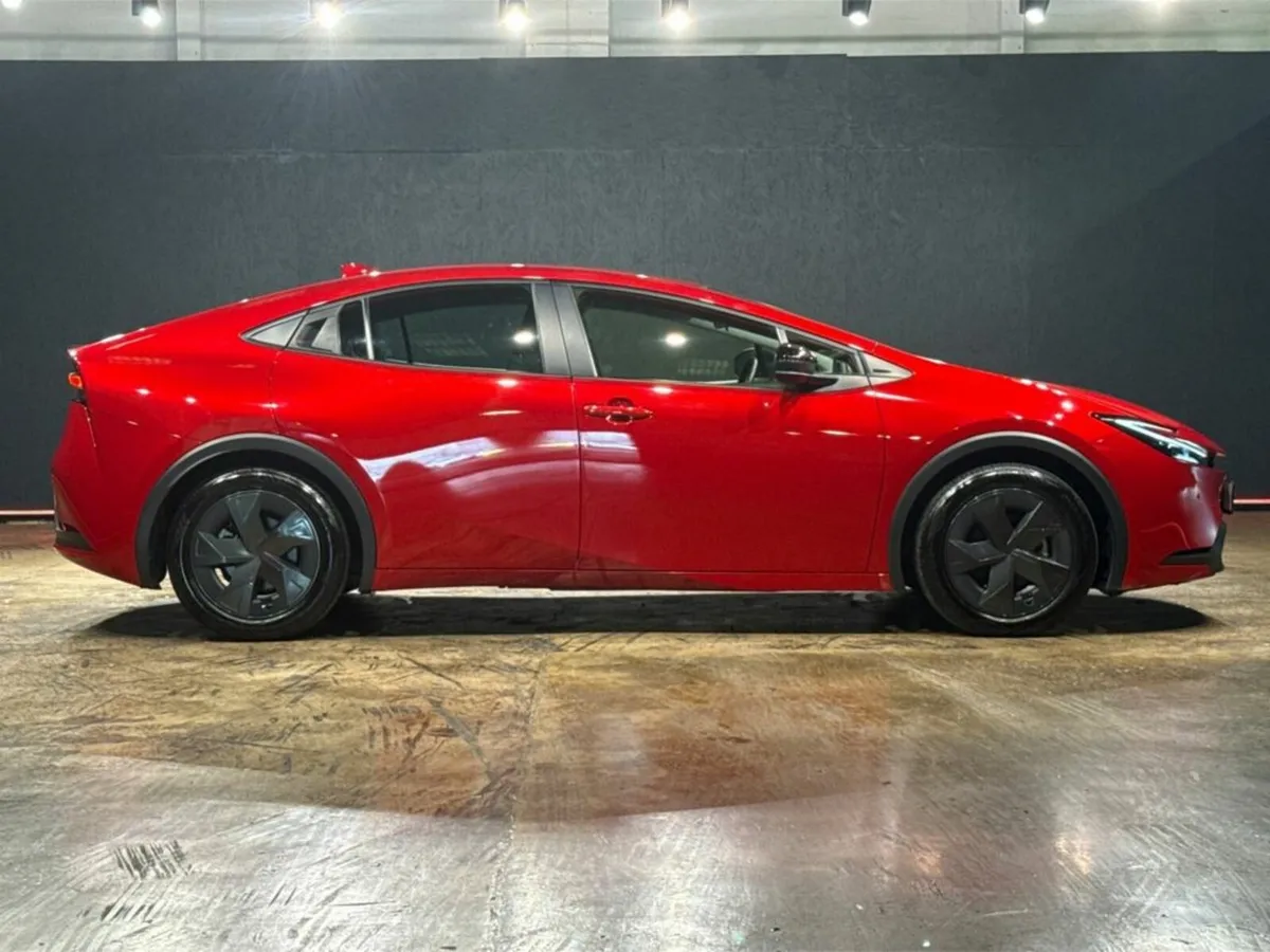 Toyota Prius AUTOMATIC 1.8 HYBRID - REVERSE CAMERA - Image 3