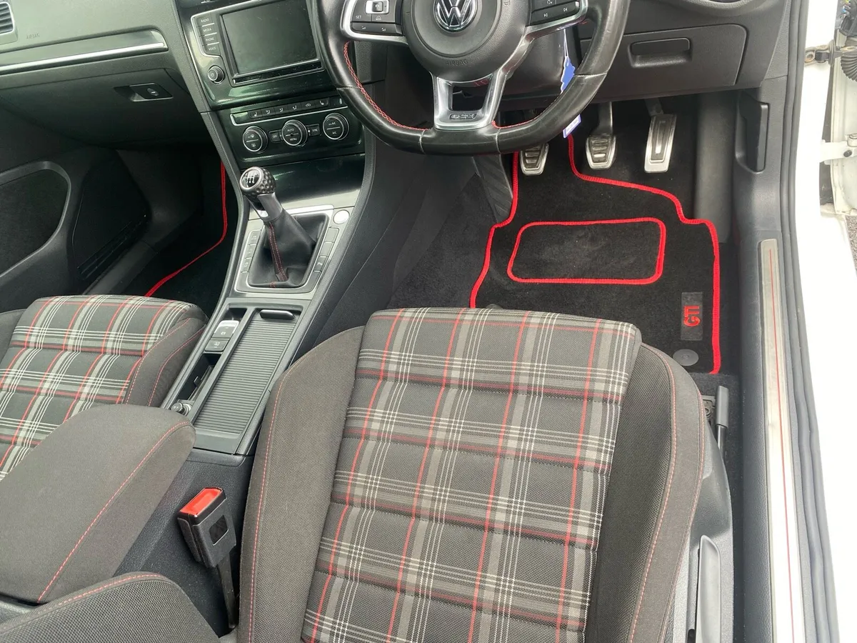 Vw golf Mk-7 GTI - Image 3