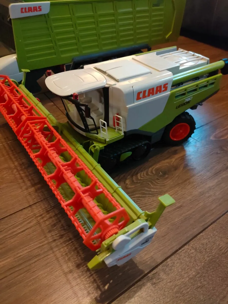 Klass toy tractor with zero grazer and a combine - Image 2