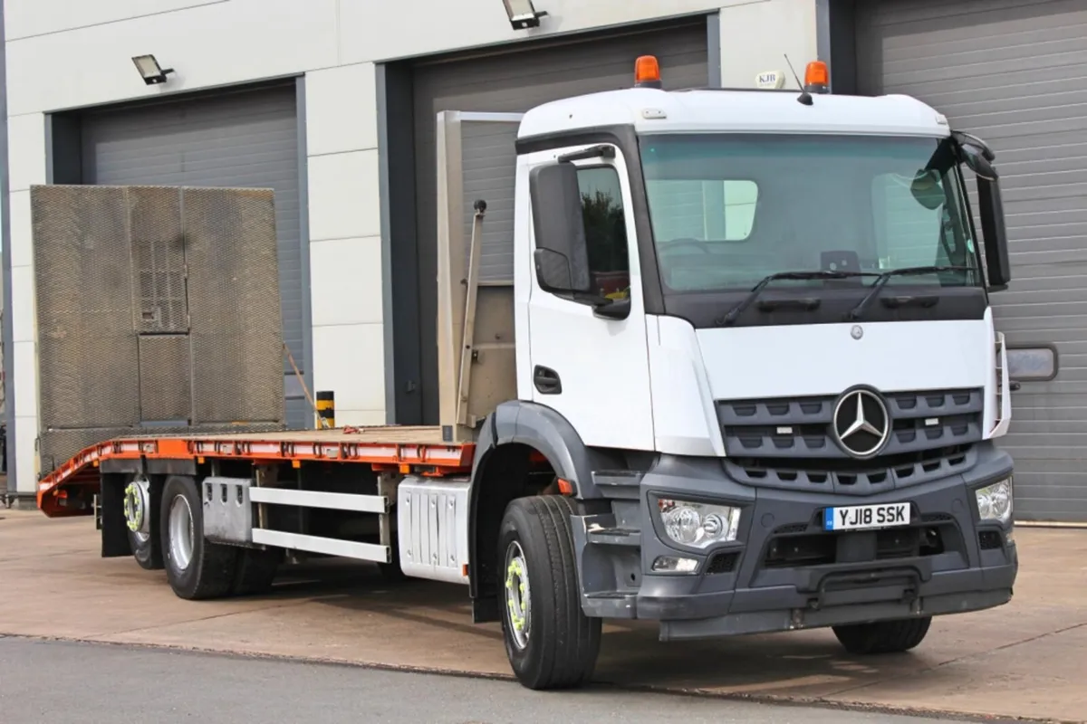 2018 MERC AROCS 2532L 6X2 CHEESWEDGE  BEAVERTAIL - Image 1
