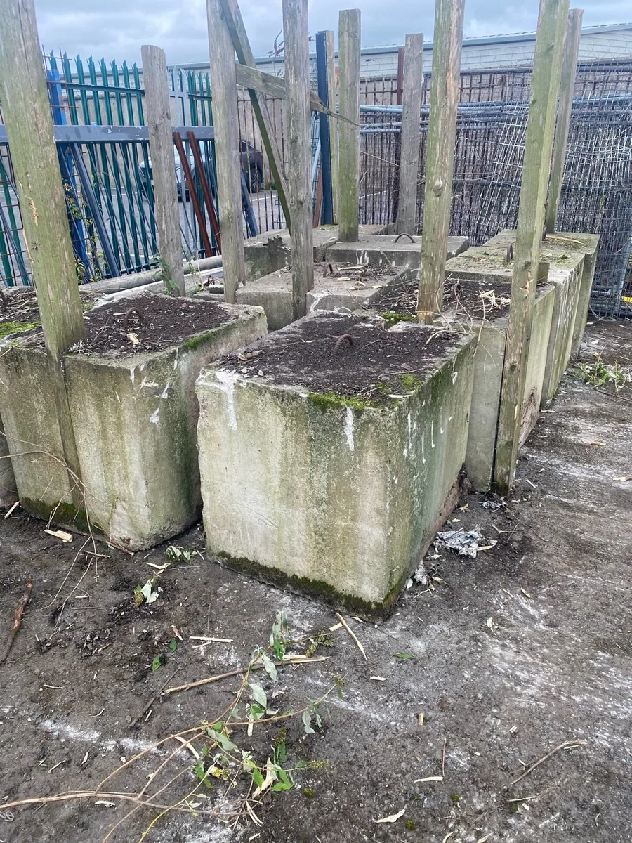 Concrete posts & blocks - Image 2