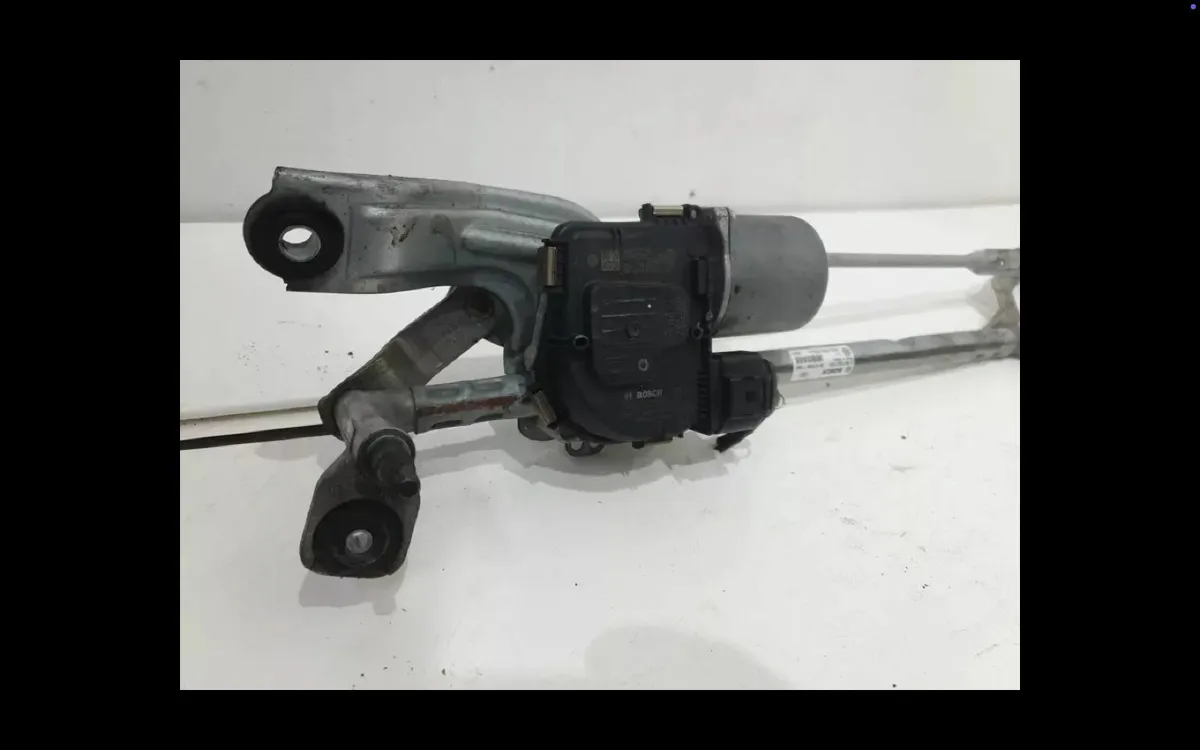 VW Golf MK8 GTD Front Wiper Motor & Linkage - Image 2