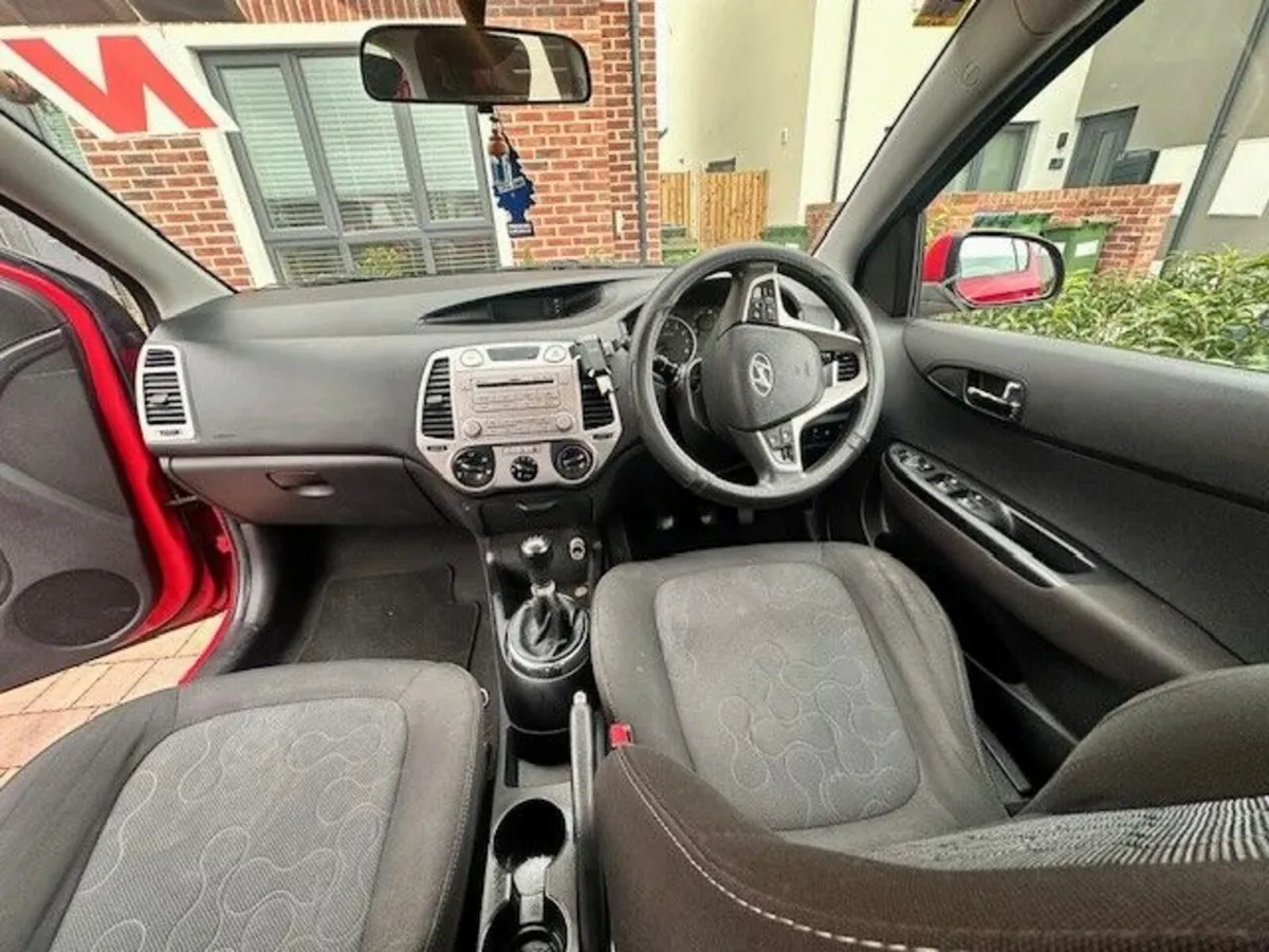 Low miles and good condition Hyundai i20 (2011) - Image 3