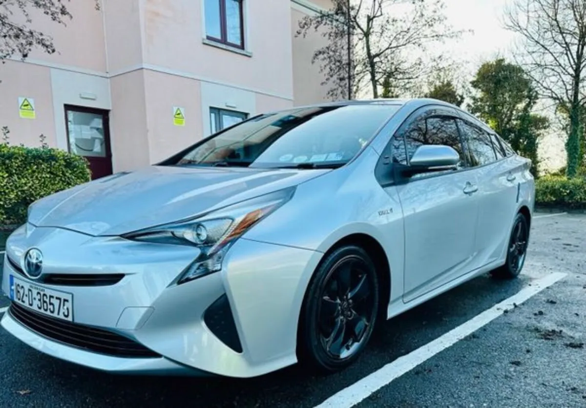 TOYOTA Prius 2016 Hybrid - Image 3