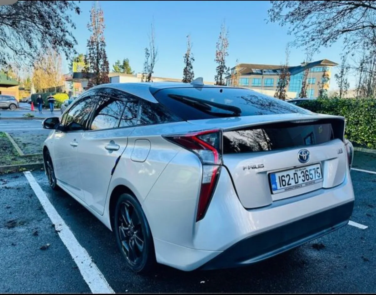 TOYOTA Prius 2016 Hybrid - Image 4
