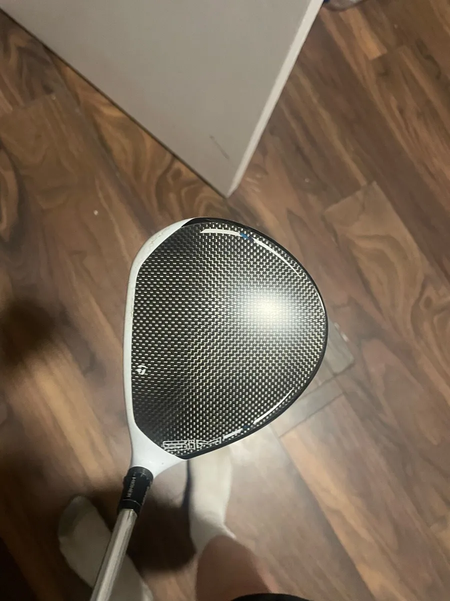 Taylormade sim max driver - Image 1