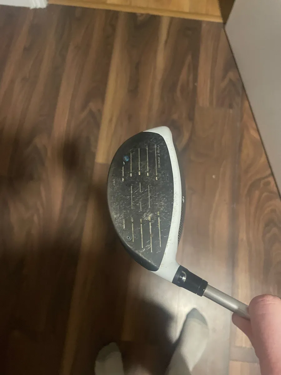Taylormade sim max driver - Image 2