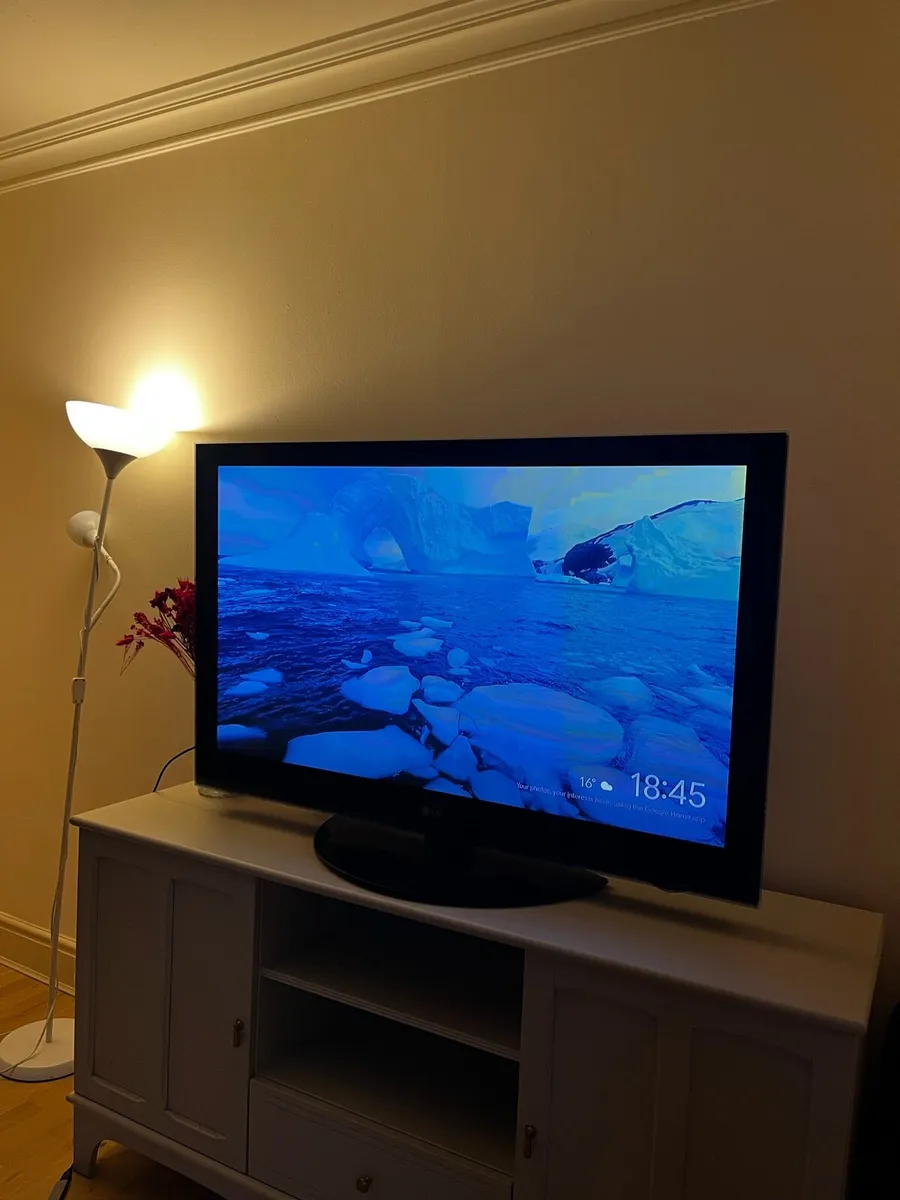 TV - Image 2