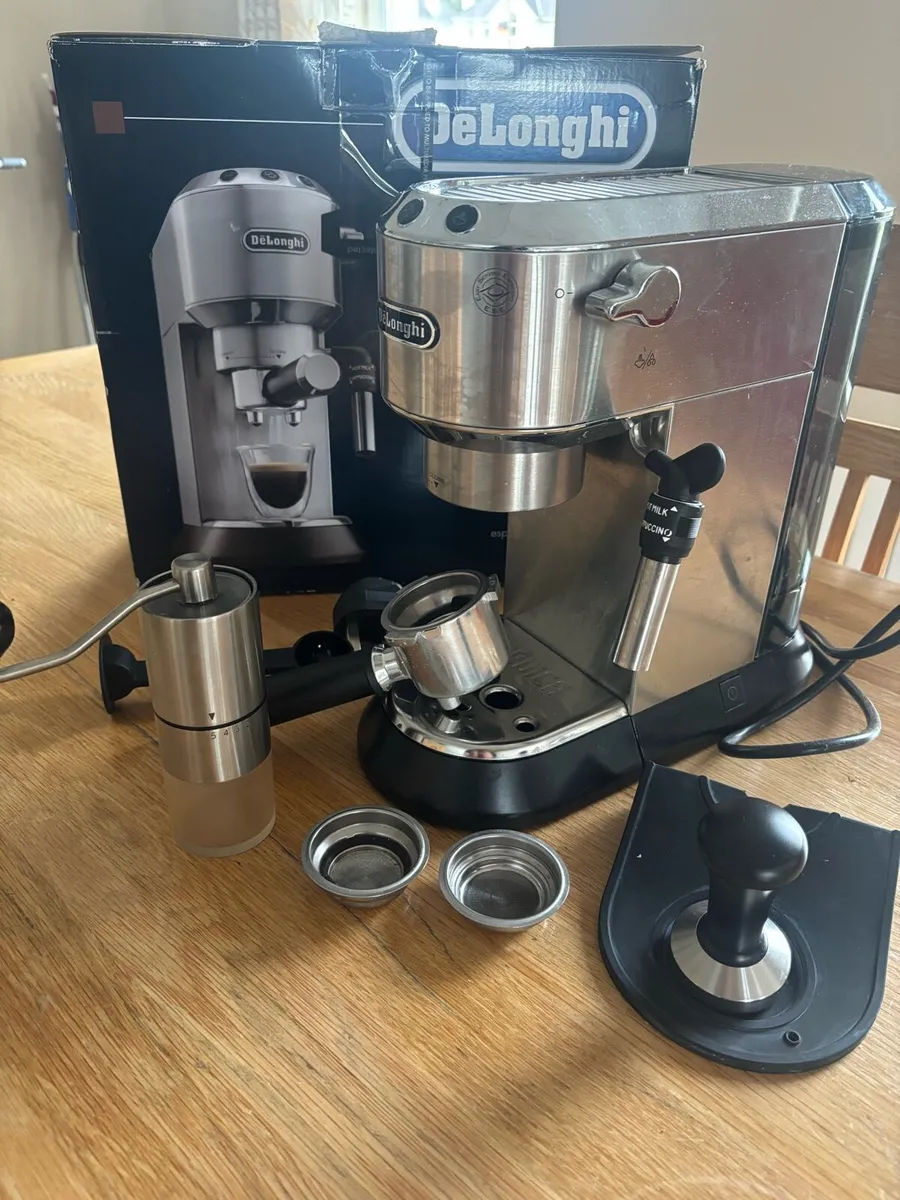 Delonghi coffee machine - Image 1