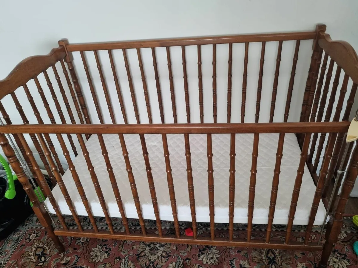 Baby cot with mattress - Image 2