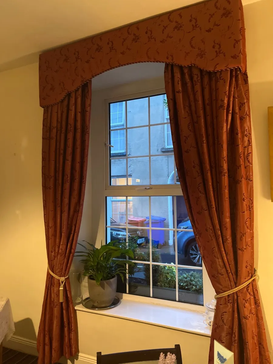 Curtains - Image 2