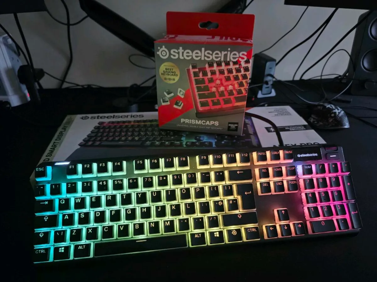 Steelseries Apex Pro keyboard + Prism caps - Image 1