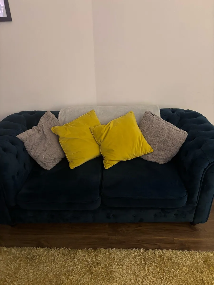 3 piece chesterfield suite - Image 2