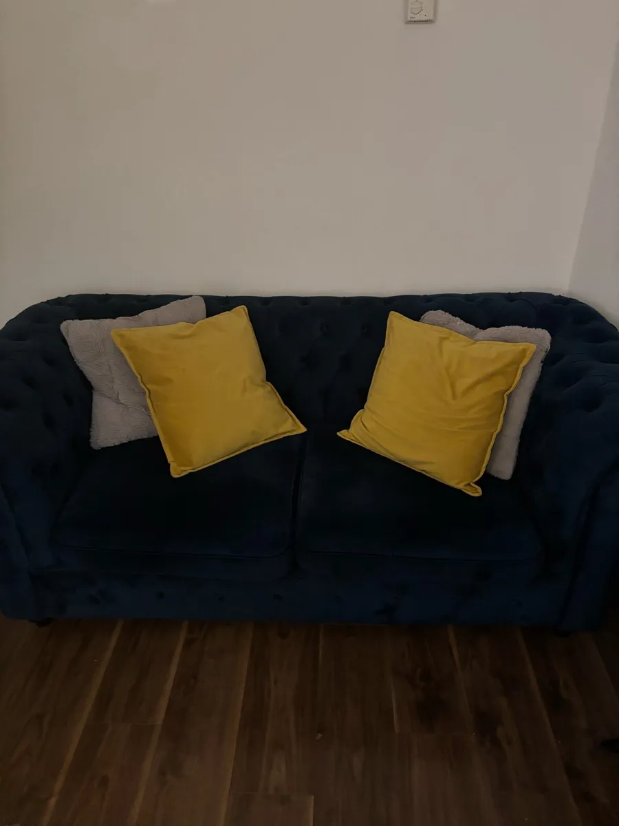 3 piece chesterfield suite - Image 3