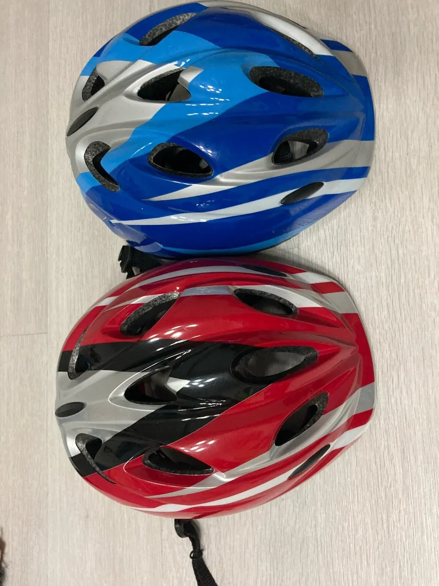 children’s adjustable rollerblades and protection - Image 2