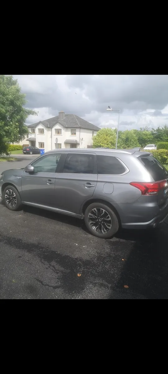 161 Mitsubishi Outlander PHev - Image 1