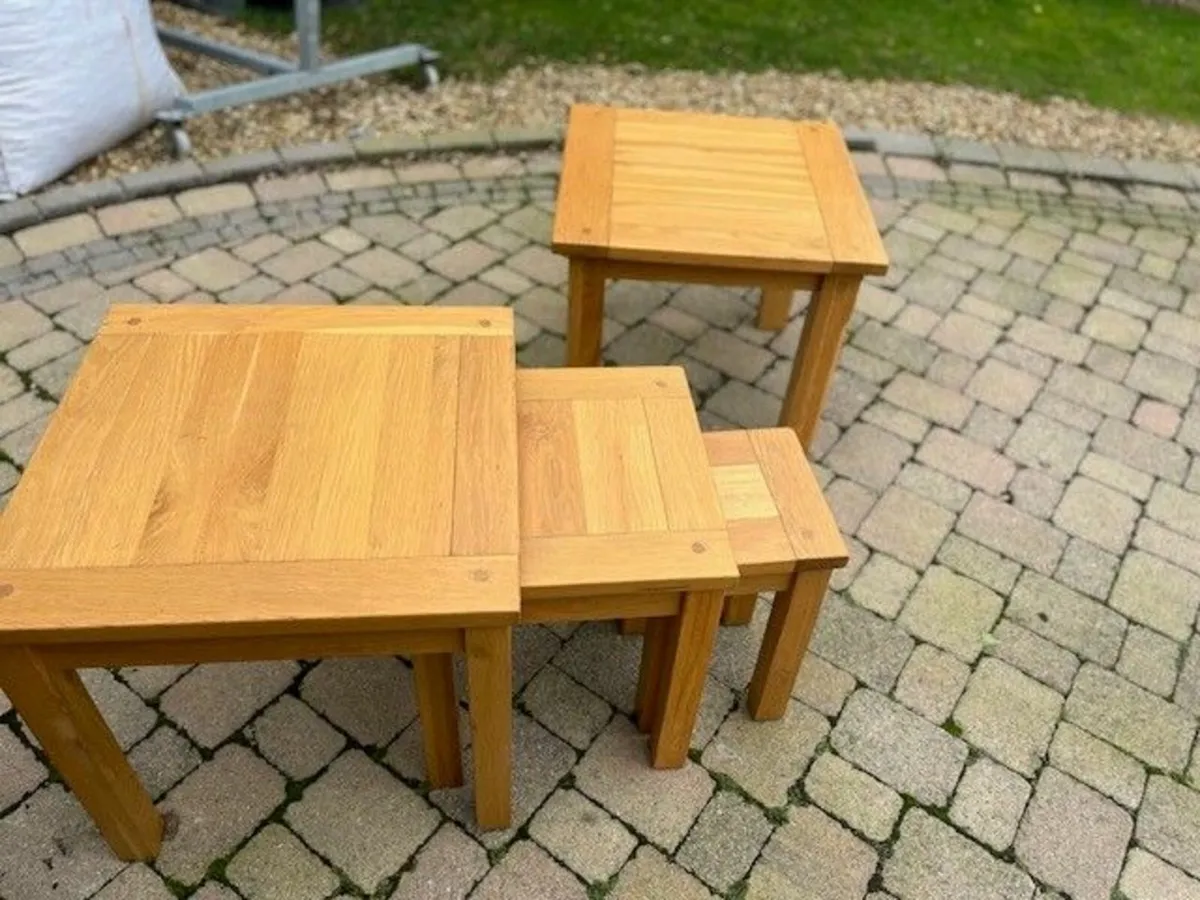 Two Seater & Single Recliner, & a Nest of Tables - Image 3