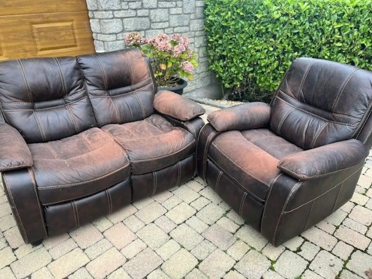 Two Seater & Single Recliner, & a Nest of Tables - Image 4