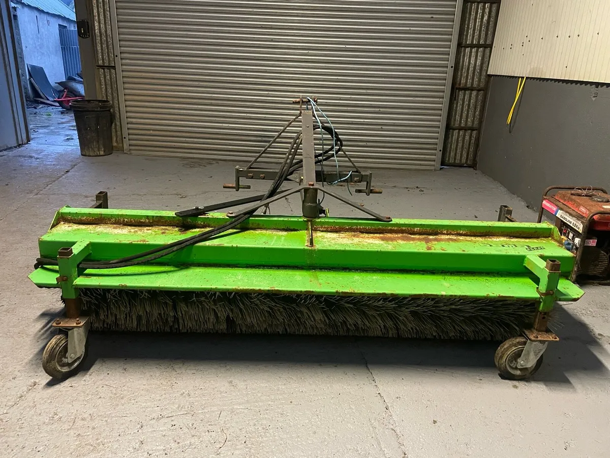 Road sweeper - Image 1