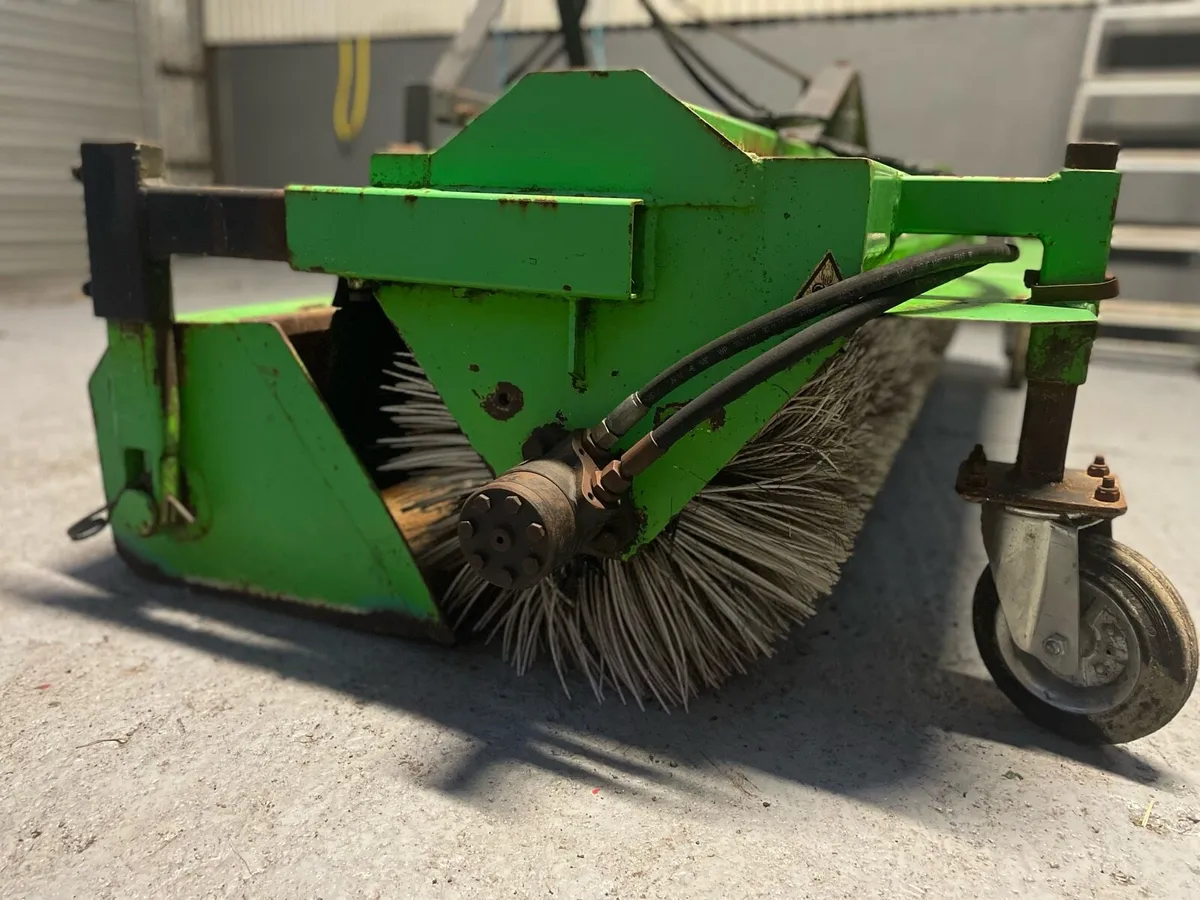 Road sweeper - Image 2