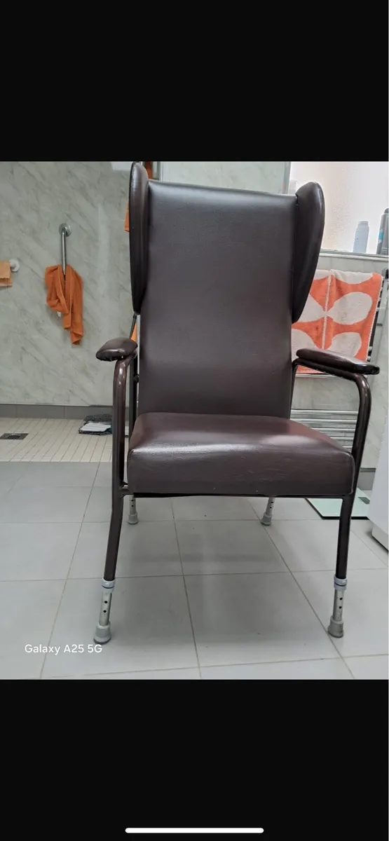 Orthopaedic chair - Image 1