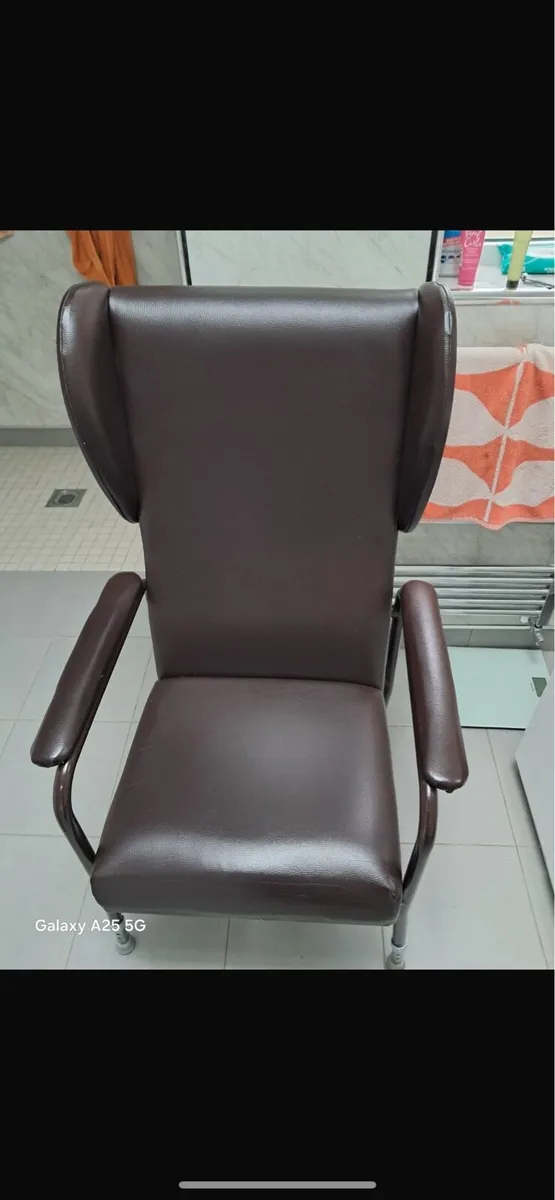 Orthopaedic chair - Image 3