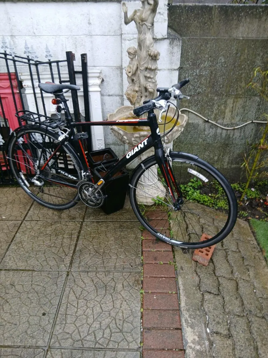 Gents hybrid road bike - Image 1