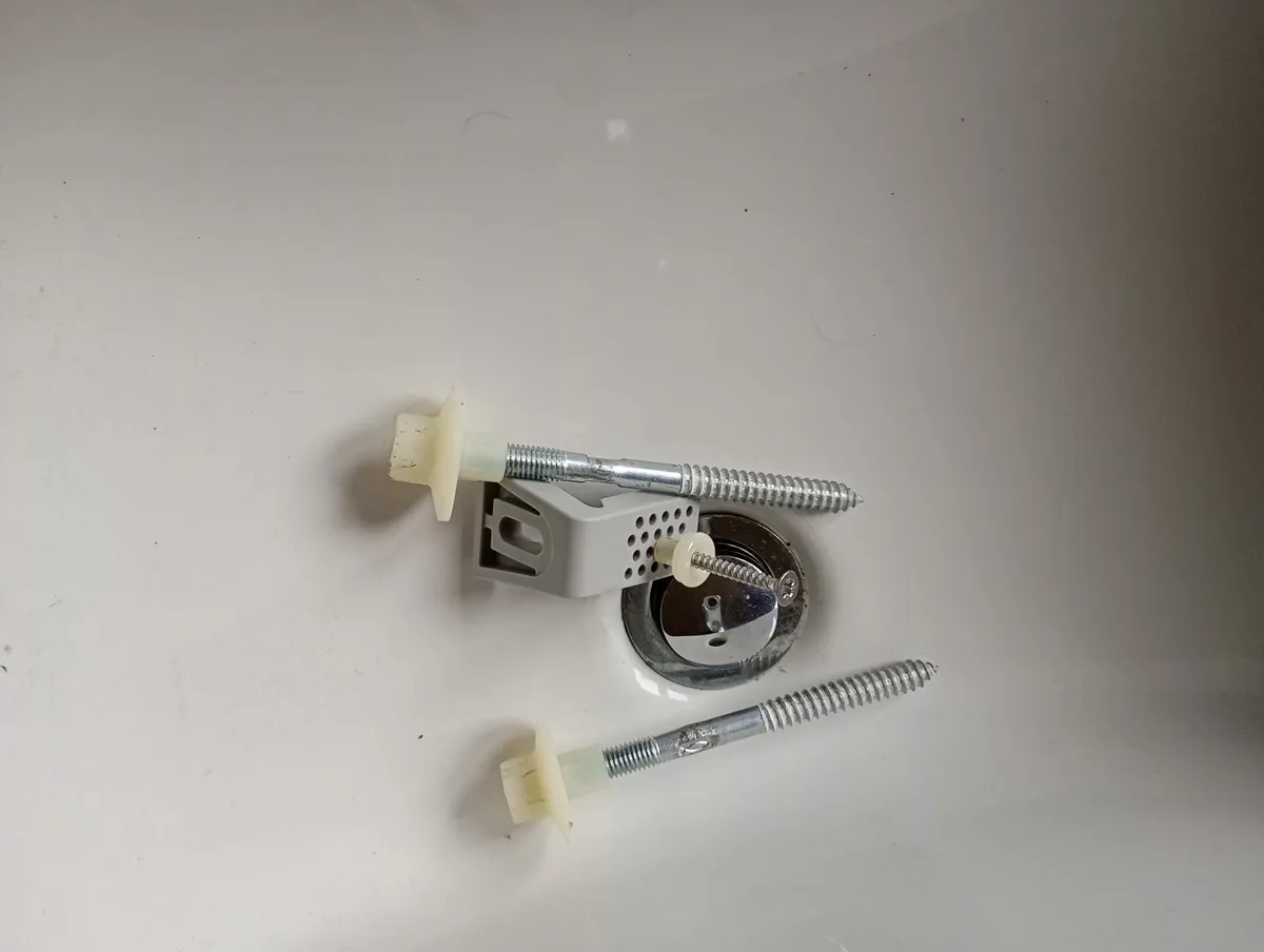 Bathroom sink - Image 4