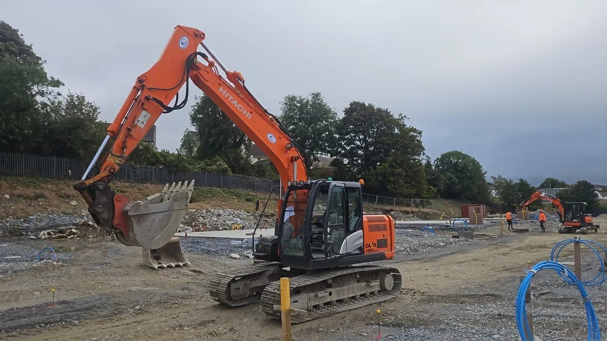Hitachi digger - Image 1