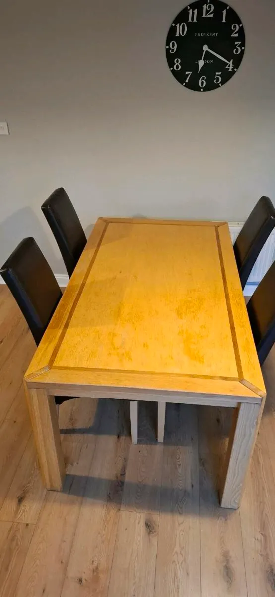 Kicthen table and 6 chairs.. - Image 1