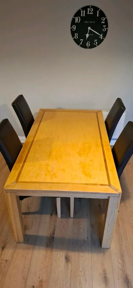 Kicthen table and 6 chairs.. - Image 2