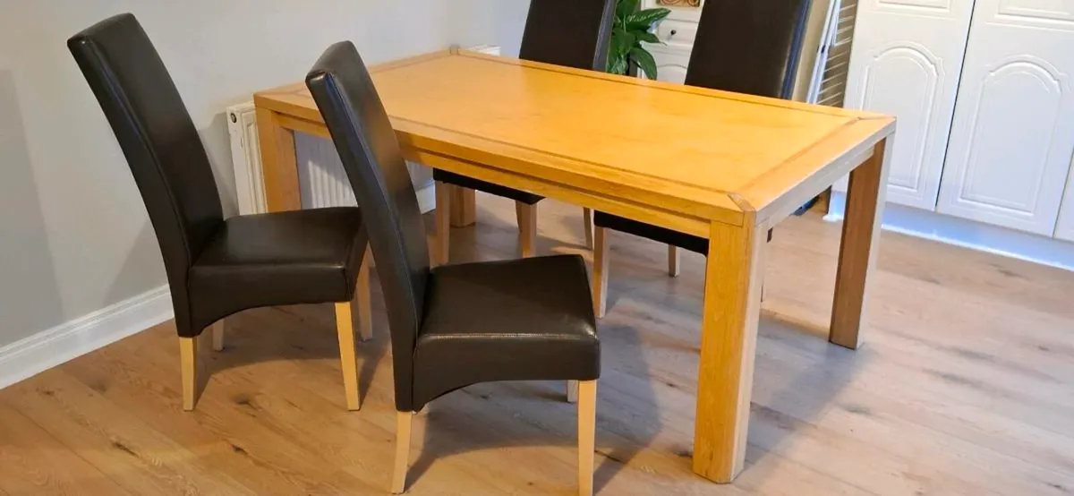 Kicthen table and 6 chairs.. - Image 3