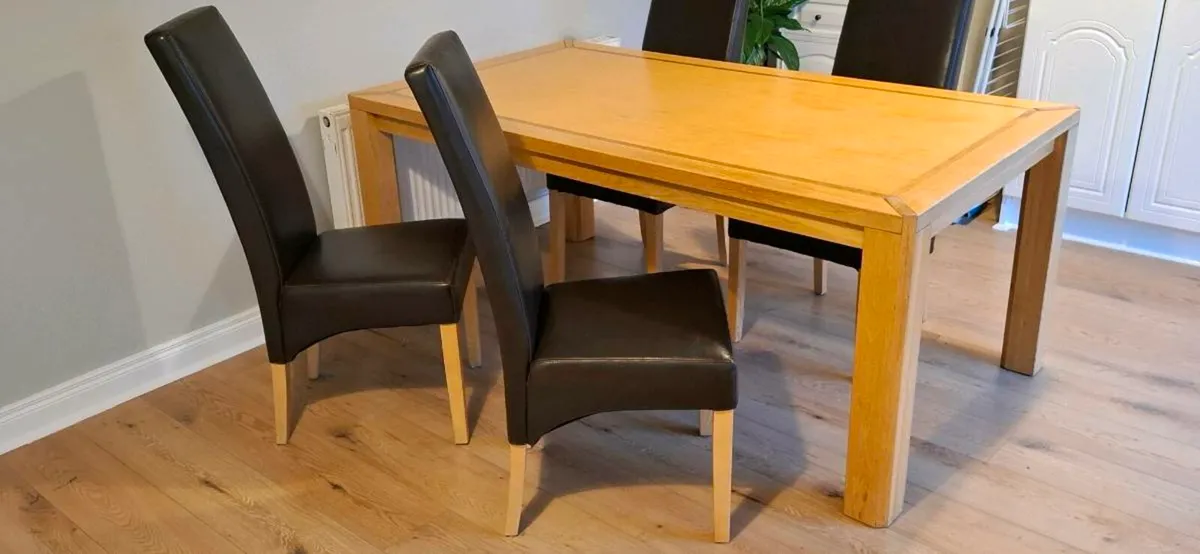 Kicthen table and 6 chairs.. - Image 4