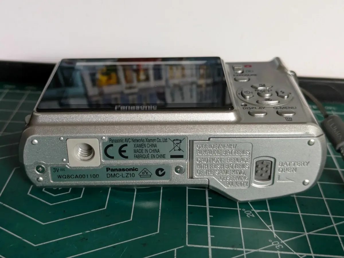 Panasonic Lumix 10MP CCD🎨 digital compact camera - Image 3
