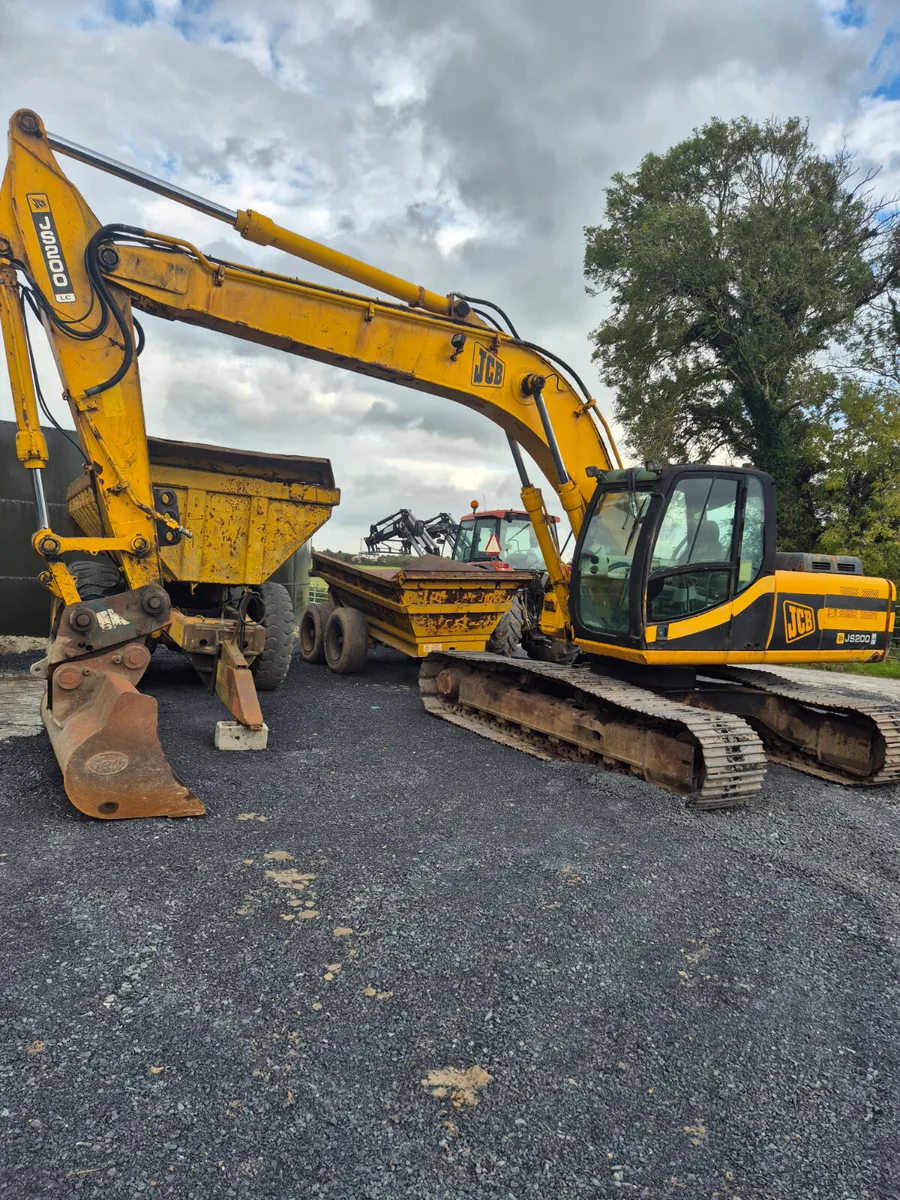 2001 JCB JS200LC NO VAT - Image 1
