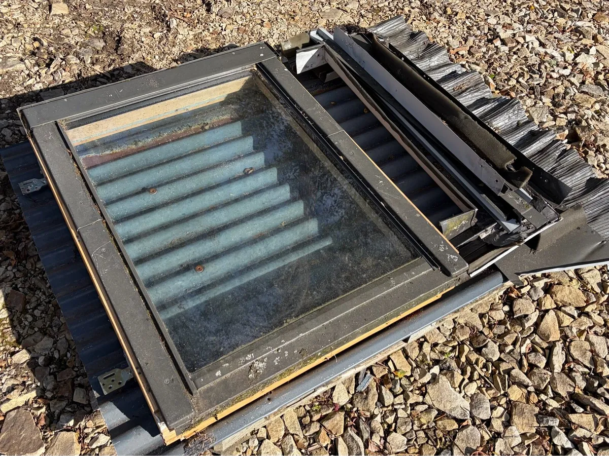 Used Fakro skylight - 78 x 98cm Centre Pivot - Image 1